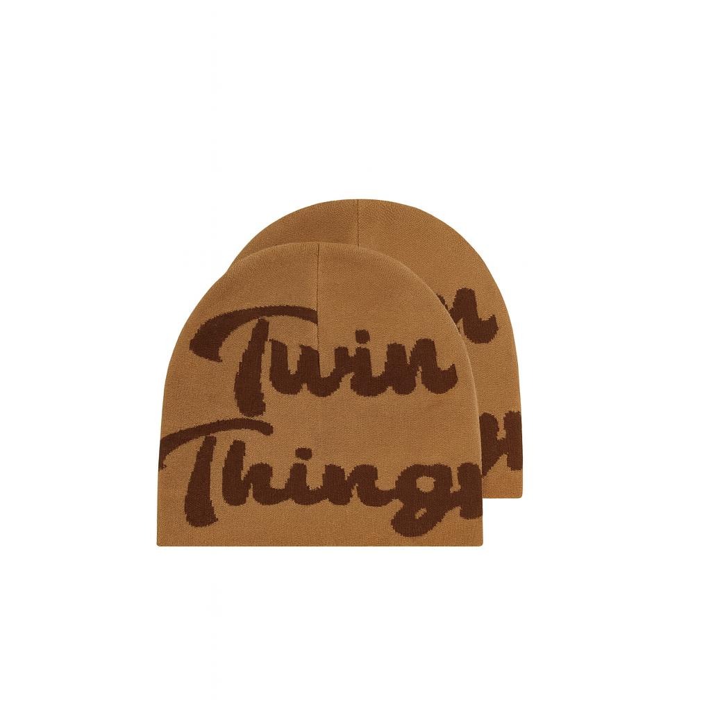 Coppia di beanie bianchi Twin Things con logo Twin Things nero in jacquard